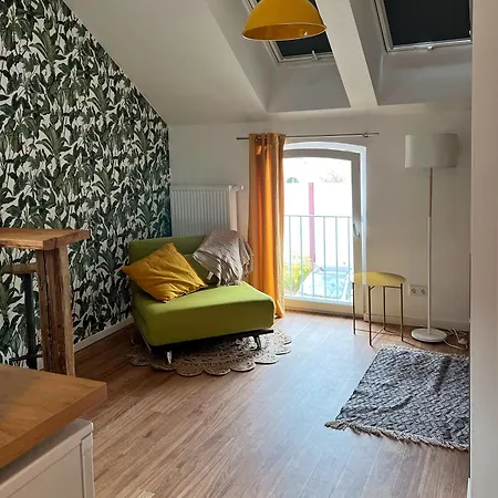 Jaartn - Boardinghouse & Schönefeld